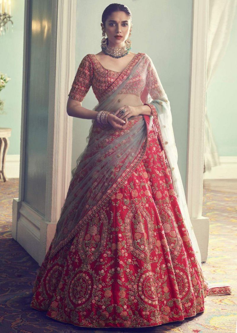 20 Best Bridal Lehengas For 2020 2021 Weddings Wedmegood 