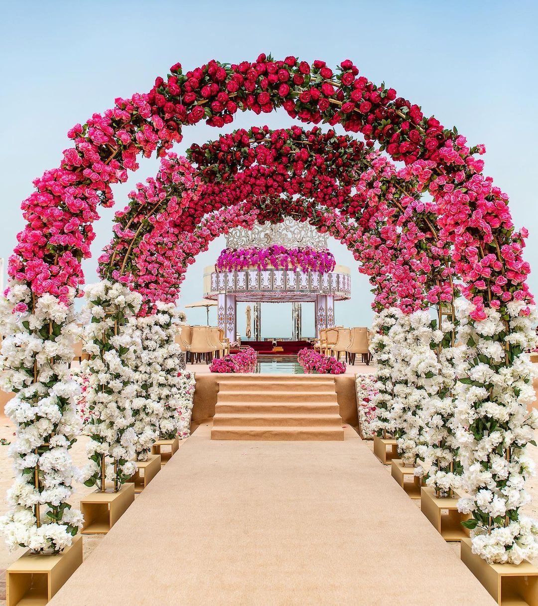 Archway Decor For Your Wedding Entrance! | WedMeGood