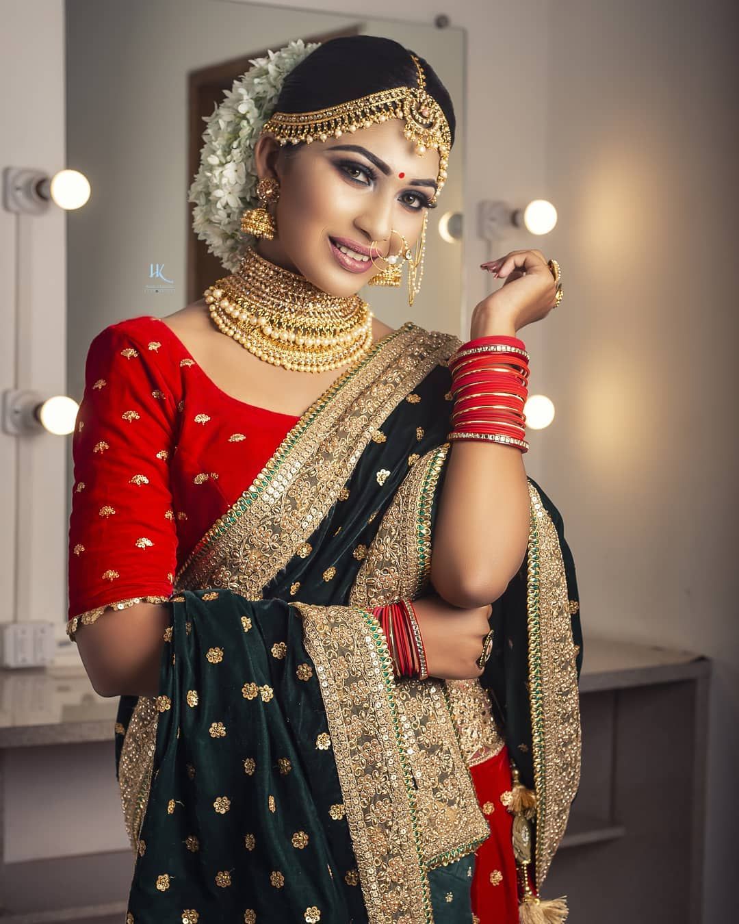 Gorgeous Velvet Saree Looks On Marathi Brides! | WedMeGood