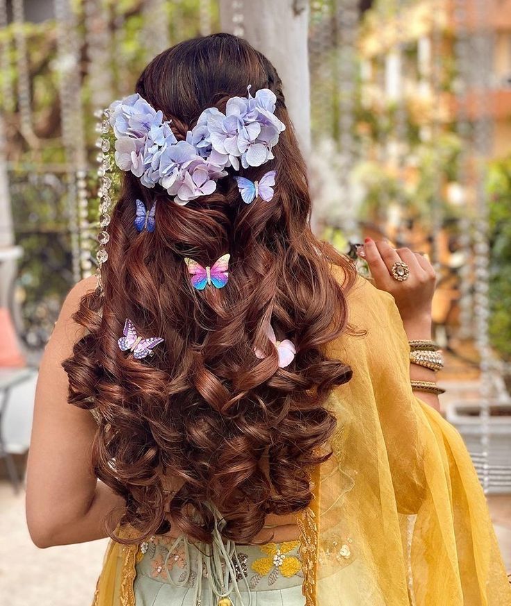 Butterflies In Hair: The Newest Mehendi Hairstyle! | WedMeGood