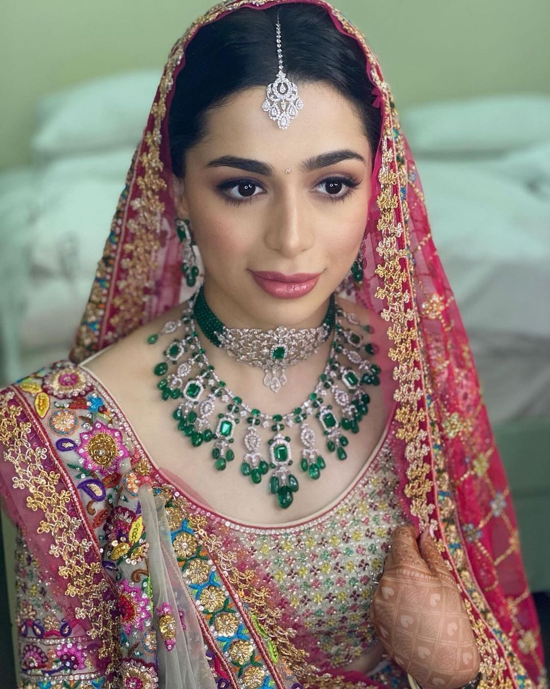 Brides That Wore The Most Exquisite Emerald Jewellery! | WedMeGood