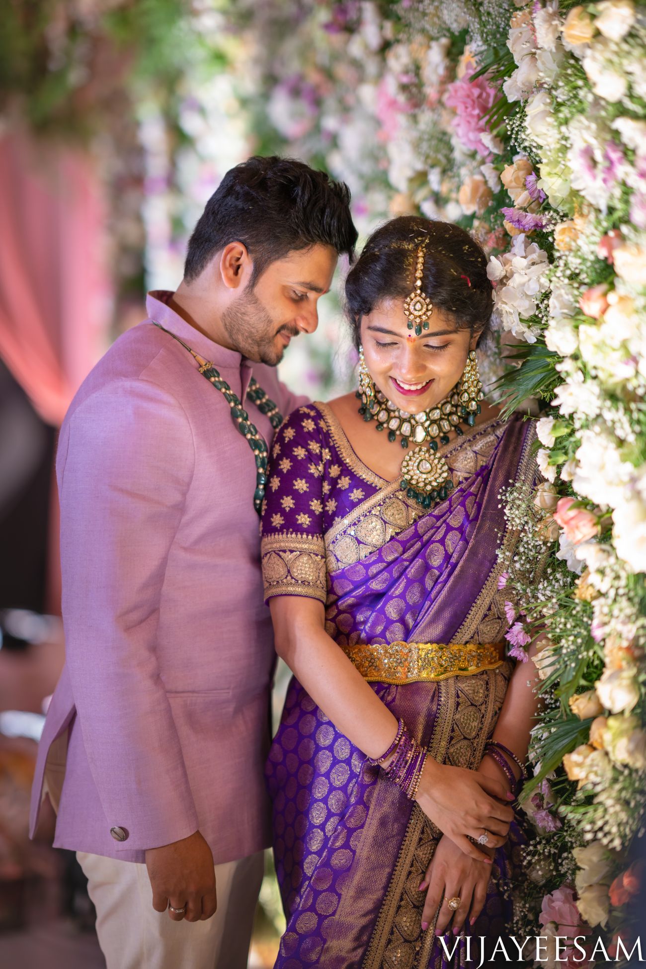 Quintessential Hyderabad Wedding With Glimmering Gold Accents | WedMeGood