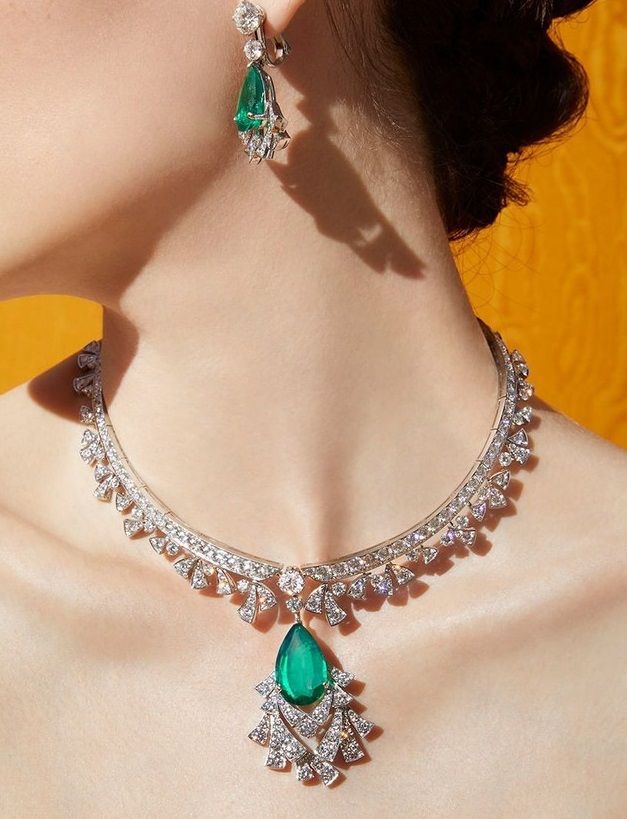 Brides That Wore The Most Exquisite Emerald Jewellery! | WedMeGood