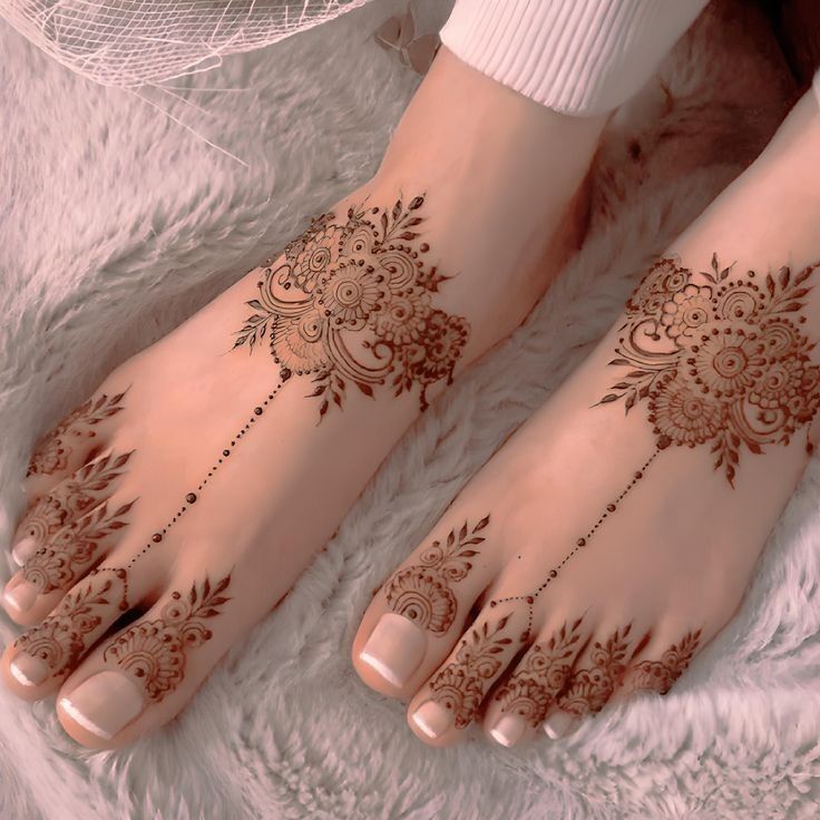 20 Minimalistic Mehndi Designs For Your Feet WedMeGood