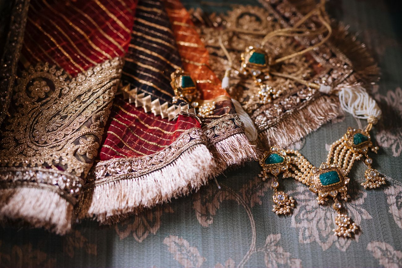 Intimate Palace Wedding With Regal Outfits & An Old World Charm ...