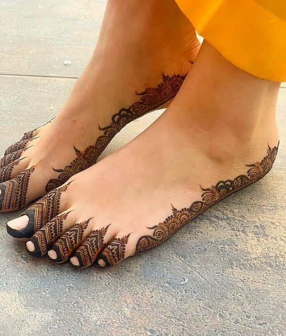 20 Minimalistic Mehndi Designs For Your Feet Wedmegood