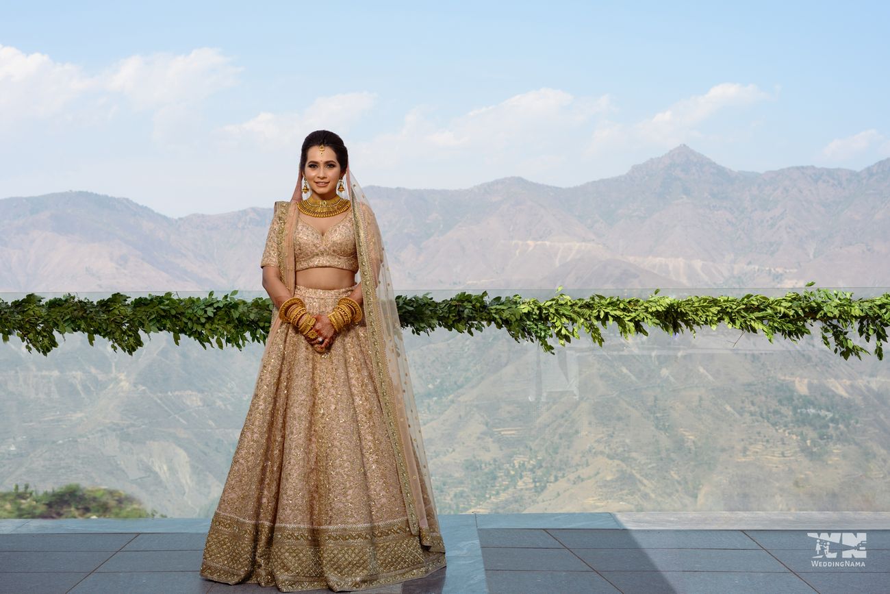Gorgeous Wedding In The Hills With A Custom Wooden Mandap | WedMeGood
