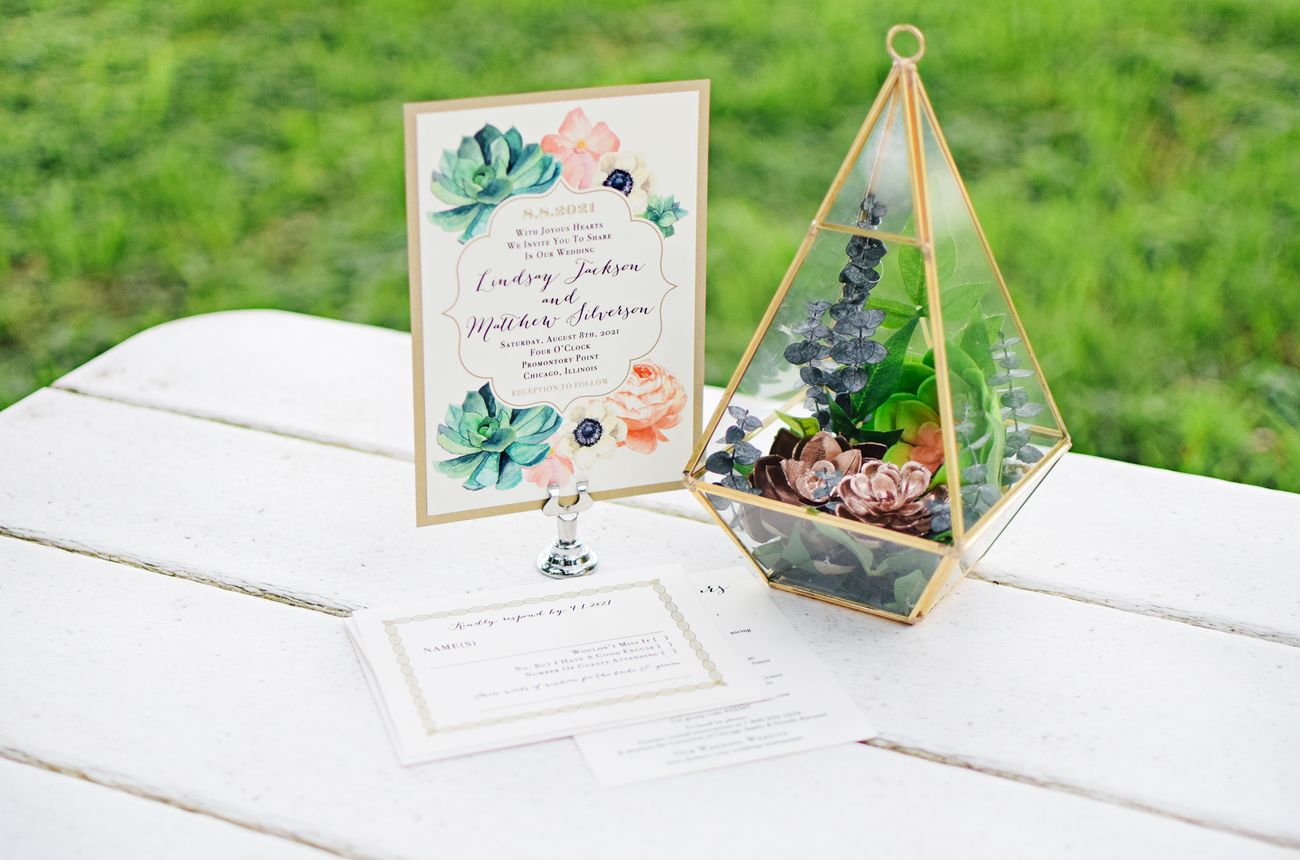 Terrariums are being distributed as wedding cards 