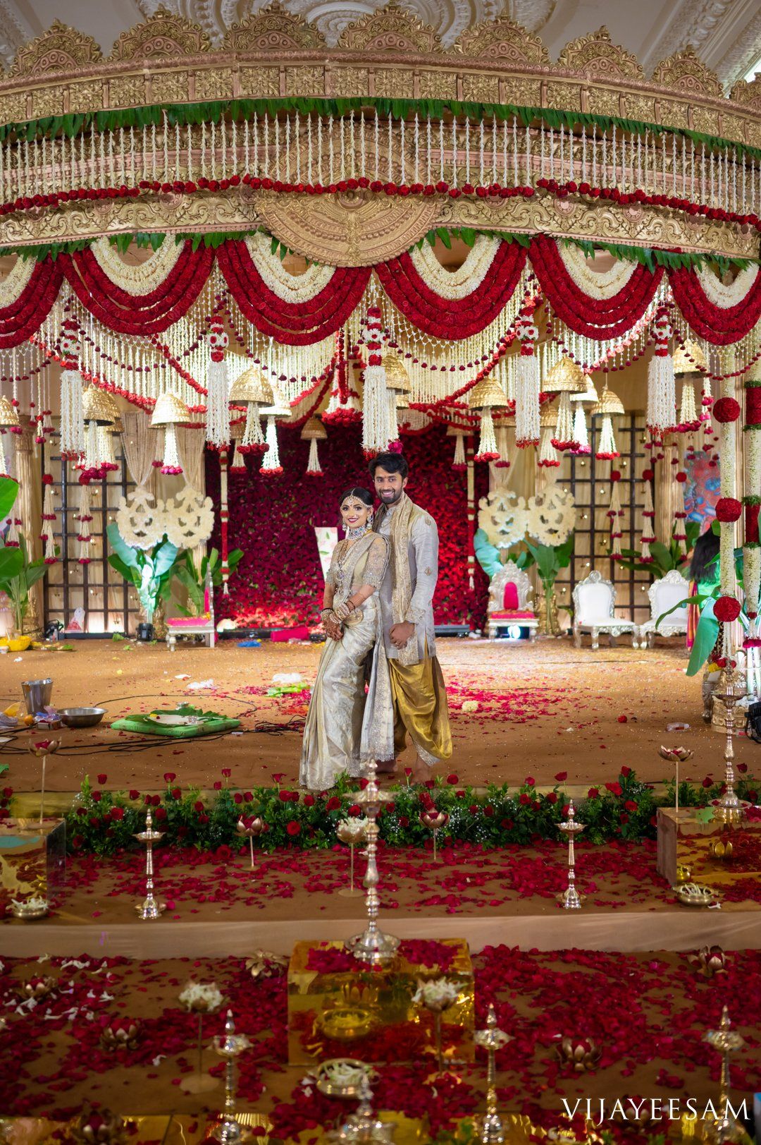 Fresh & Beautiful Mandapam Decor Ideas For Weddings | WedMeGood