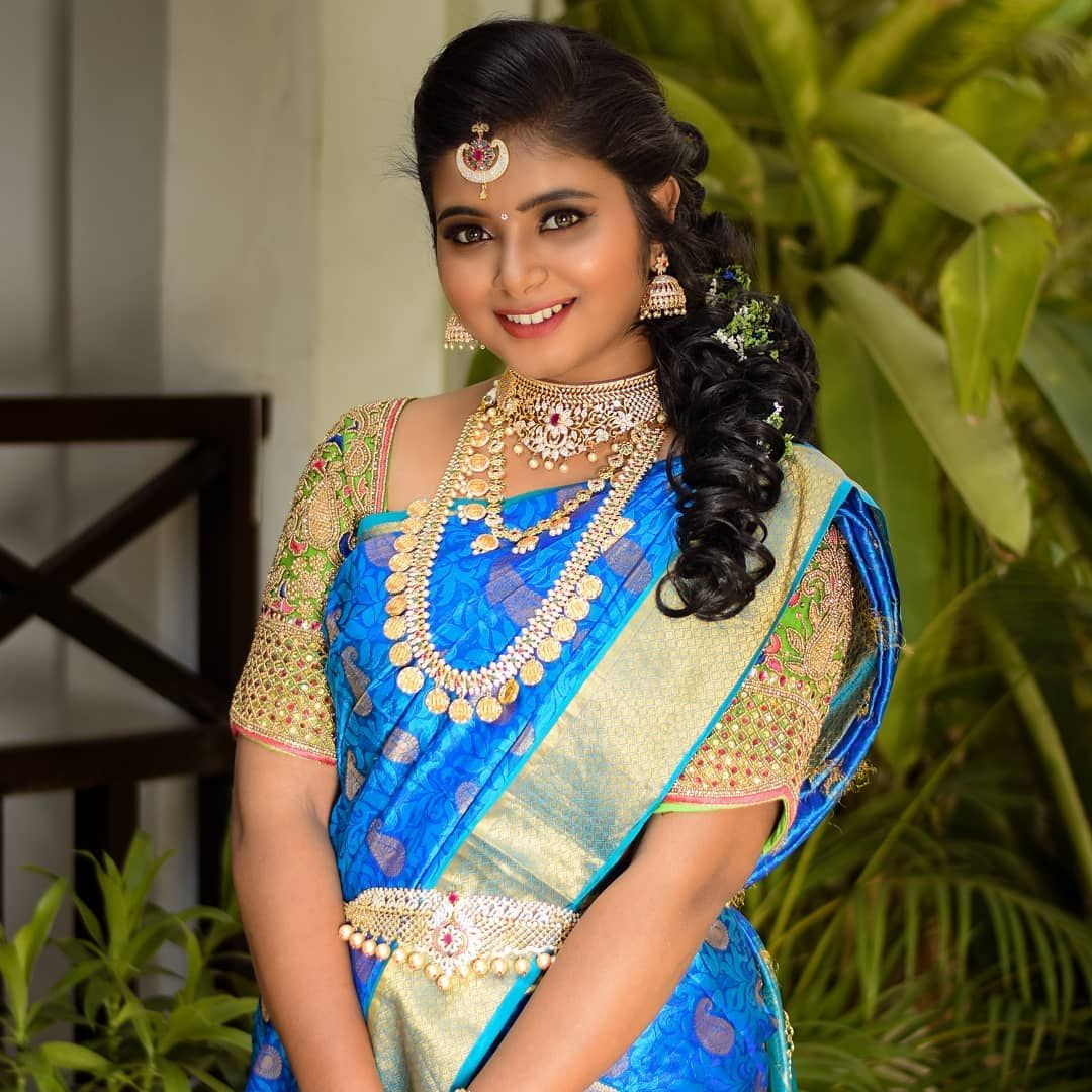 20+ Beautiful Blue Kanjivaram Sarees We Spotted On Real Brides | WedMeGood