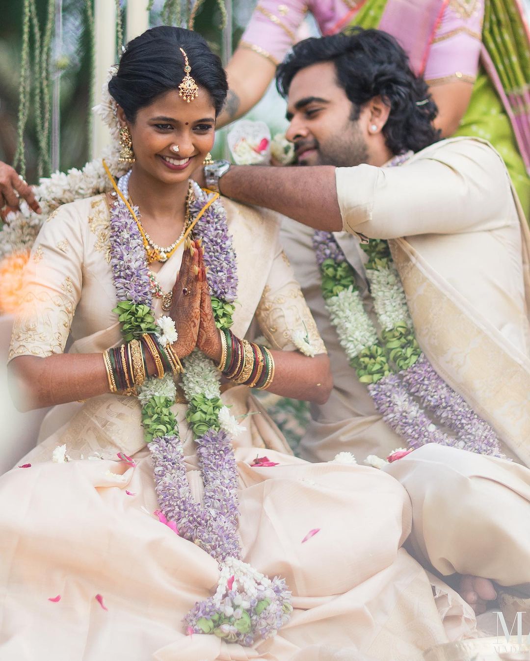 ashok selvan keerthy pandian mangalyam thaali wedding poses mangalsutra