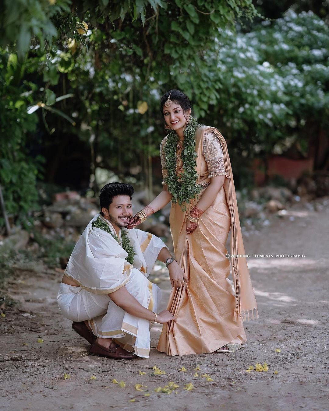wedding pose groom helping bride saree folds