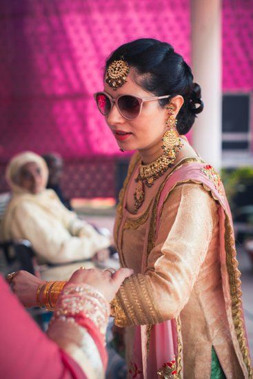 How to Rock Sunglasses on your wedding day !