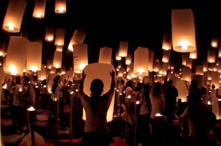 Make it Happen: Flying Paper Lanterns on your Wedding