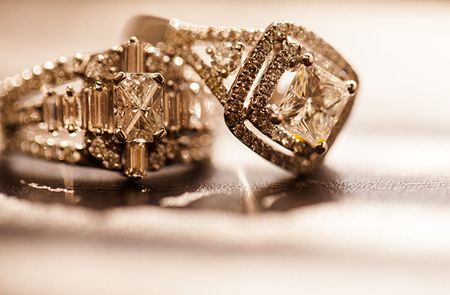 7 Ways to make your Engagement ring diamond look larger !