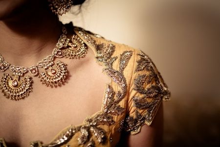 Elegant engagement in Delhi with exquisite jewels!