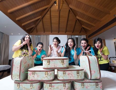 8 Adorable Photos You MUST Take With Your Bridesmaids!