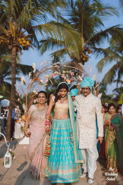 Vibrant Goa Wedding With Majestic Sunset Views During The Pheras!