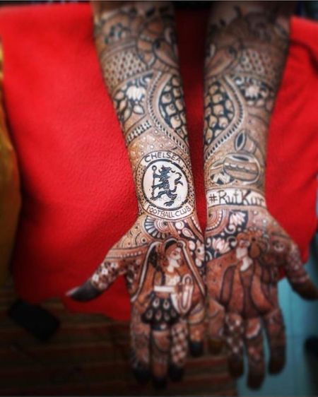 One Bride Got Her Groom's Fave Football Club On Her Mehendi & We Think It's Cute!