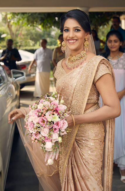 Dreamy Kochi Bride In Her Minimalist Sabyasachi Sari!