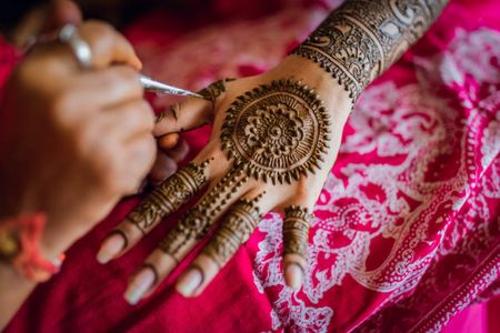 Bookmark These 15+ Best Back Of The Hand Bridal Mehendi Designs For Your Wedding!