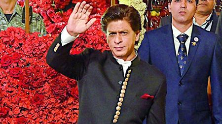 When SRK Surprised Everyone At His Makeup Man's Sister's Wedding