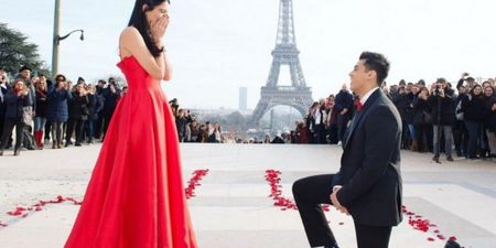 This Man's SRK Style Proposal For His GF In Front Of Eiffel Tower Is #Goals!