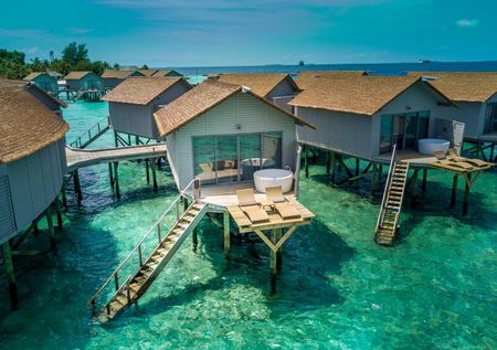 Resorts in Maldives That Cost Less Than A Lakh For A Honeymoon Getaway!