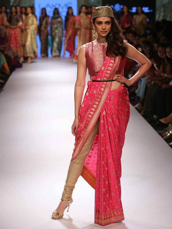 25 Sweet & Interesting Ways To Drape a Sari To Perfection! | WedMeGood 25 Sweet & Interesting Ways To Drape a Sari To Perfection! | WedMeGood