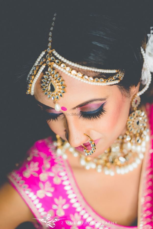 Smokey eye makeup with this dark pink bridal lehenga with kundan choker,  matha patti and hathpho… | Gorgeous bridal makeup, Pink bridal makeup  indian, Bridal makeup