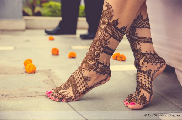 15 Beautiful and Easy Mehndi Designs for Leg