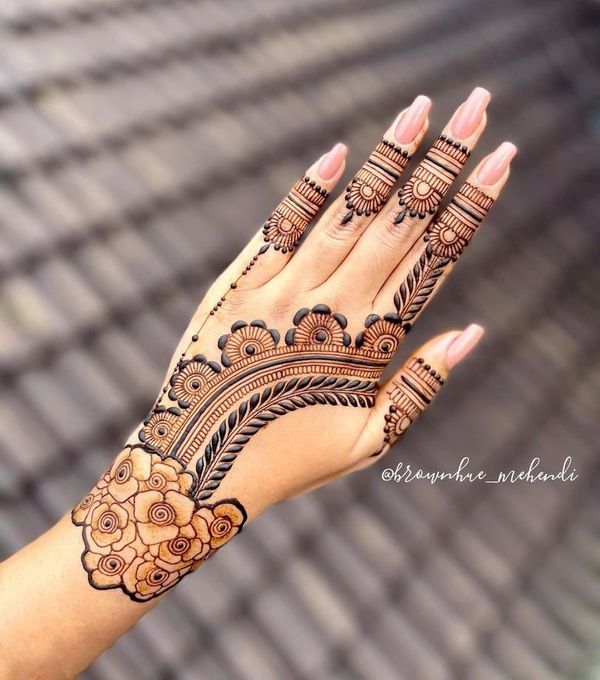 Most Loved Back Hand Mehndi Designs For Bride 2