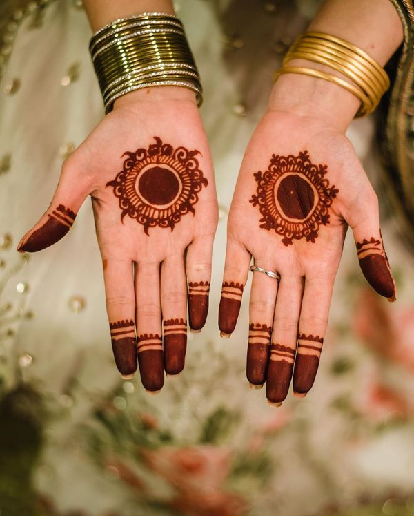 Round Mehndi Designs for hands You Should Definitely Try In 2020