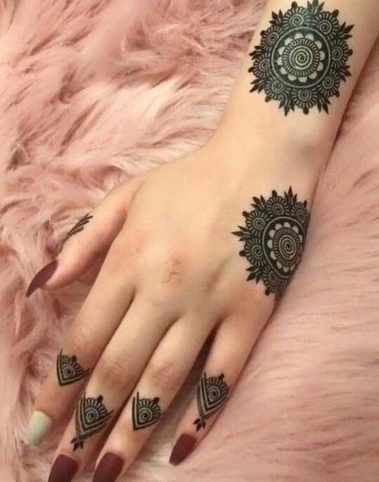 101+ Simple Mehndi Design Photos Ideas for Brides To Be | Short mehndi  design, Mehndi design photos, Eid mehndi designs