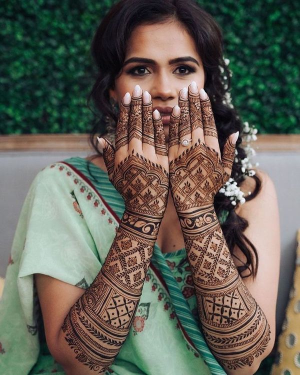 Geometric Charms mehndi designs simple with Images 2023!