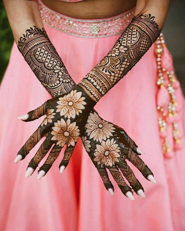 Eid Mehndi Designs 2023 Photos, Videos: Amazing Arabic & Indian Style  Front, Back Hand and Feet Henna Designs on the Occasion of Eid-al Fitr You  Must Try