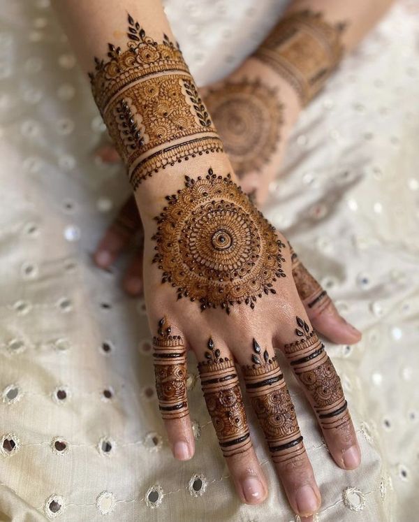 30 New and Gorgeous Mehndi Designs For 2019 To Try Out - Folder