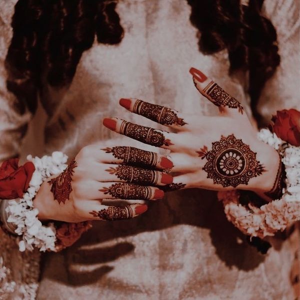 Round / gol tiki design are always in fashion ❤️🌹tag a mehndi lover bestie  @docto… | Mehndi designs for hands, Mehndi designs for fingers, Mehndi  designs for girls