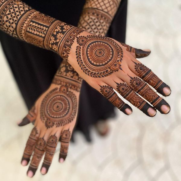 Top 90+ Mehndi Designs For Hands | WeddingBazaar