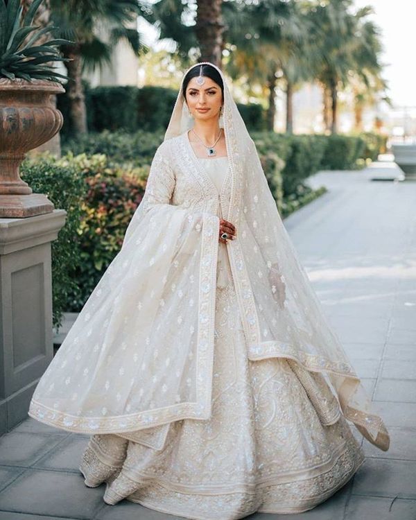 Aggregate 155+ white indian wedding dress