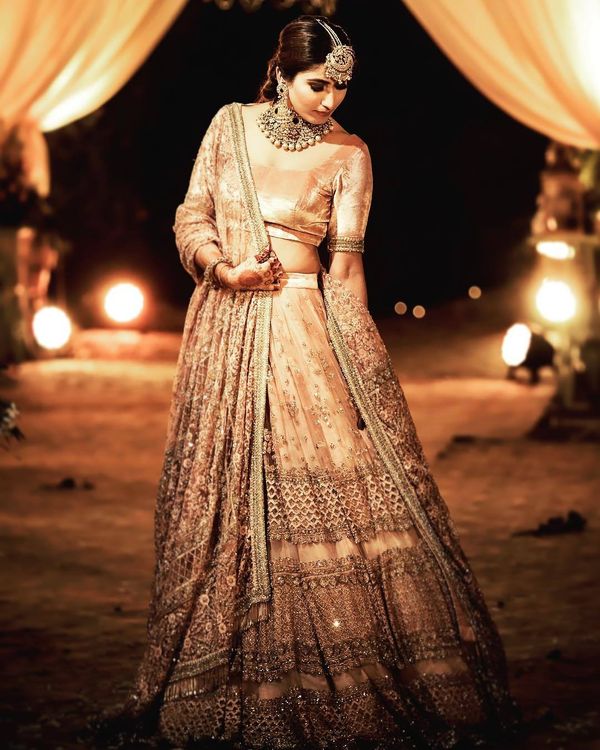 Golden lehenga for on sale reception