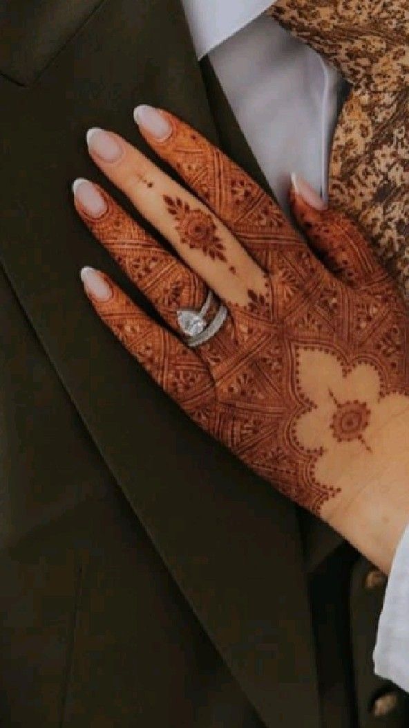 40+ Timeless and Trendy Back Hand Mehndi Designs