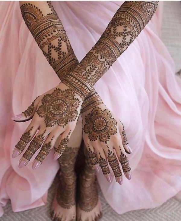 25 Simple and Traditional Circle Mehendi Designs You Should Definitely Try  In 2018