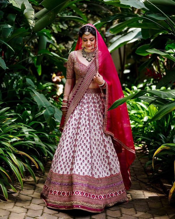 LNB 1712 GEORGETTE EMBROIDERY SEQUENCE WORK BOOK ONLINE LATEST EXCLUSIVE  FANCY DESIGNER WEDDING WEAR ENGAGEMENT AND SANGEET SPECIAL PINK AND WHITE COLOUR  COMBINATION LEHENGA CHOLI AT LOWEST PRICE IN INDIA MALAYSIA SINGAPORE -