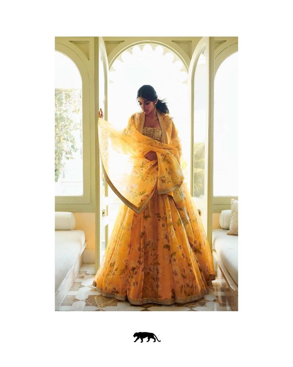 Golden Yellow Sabyasachi Thai Silk Lehenga Choli for Woman Bollywood  Ghaghra Choli Indian Wedding Lahanga Choli Party Wear Silk Lengha Choli -  Etsy