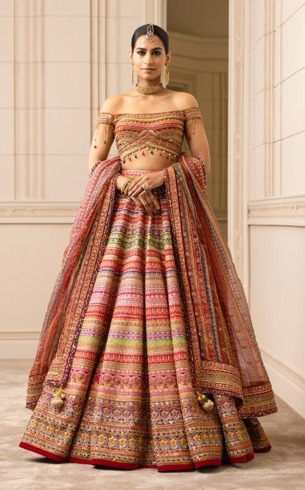 Tarun Tahiliani's Autumn-Winter couture collection is the answer to all  your bridal wear queries! | Real Wedding Stories | Wedding Blog