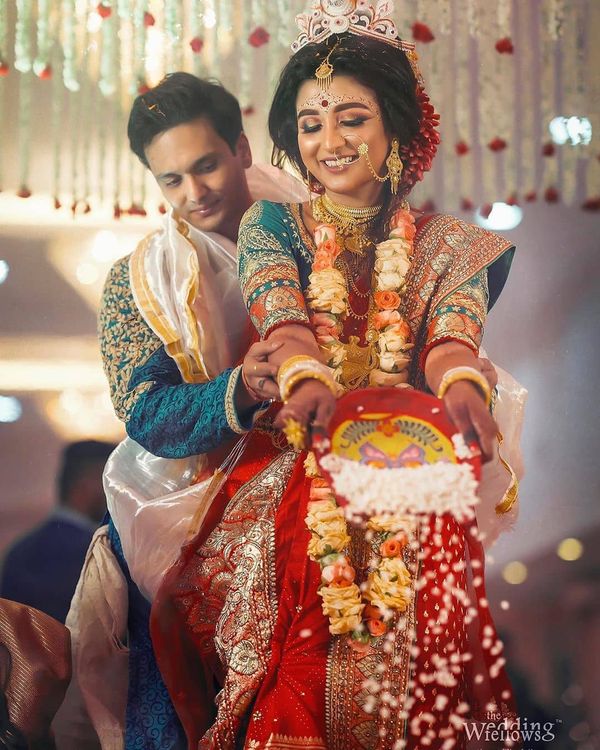 Bengali Brides Who Dazzled In Sabyasachi Mukherjee's Traditional Attires On  Their Wedding