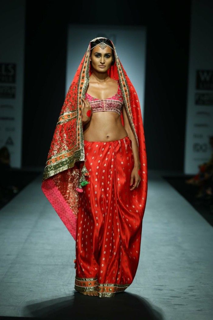 25 Sweet Interesting Ways To Drape A Sari To Perfection Wedmegood