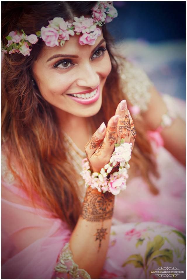 real brides of Bollywood Bipasha Basu wedding lehenga | Bridal lehenga  choli, Black bridal, Bridal lehenga