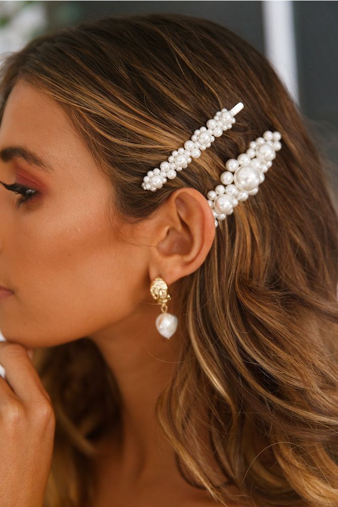 20+ Pearl-Adorned Bridal Hairstyles That You'll Love